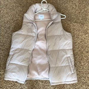 Women’s Old Navy puffer vest - L